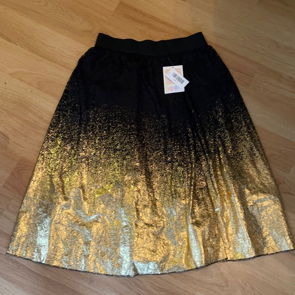 Elegant LuLaRoe Small Lola